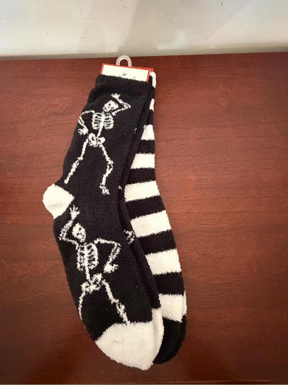2 Pair Halloween Fuzzy Socks Women’s Cozy Crew Skeleton Fall Socks NWT 4-10